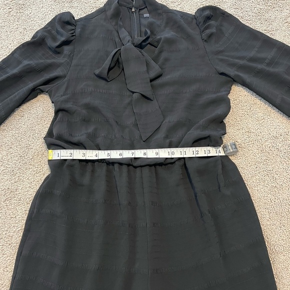 Julia Jordan Black Long Sleeve Tie Neck Jumpsuit. Size 6. - Picture 14 of 16